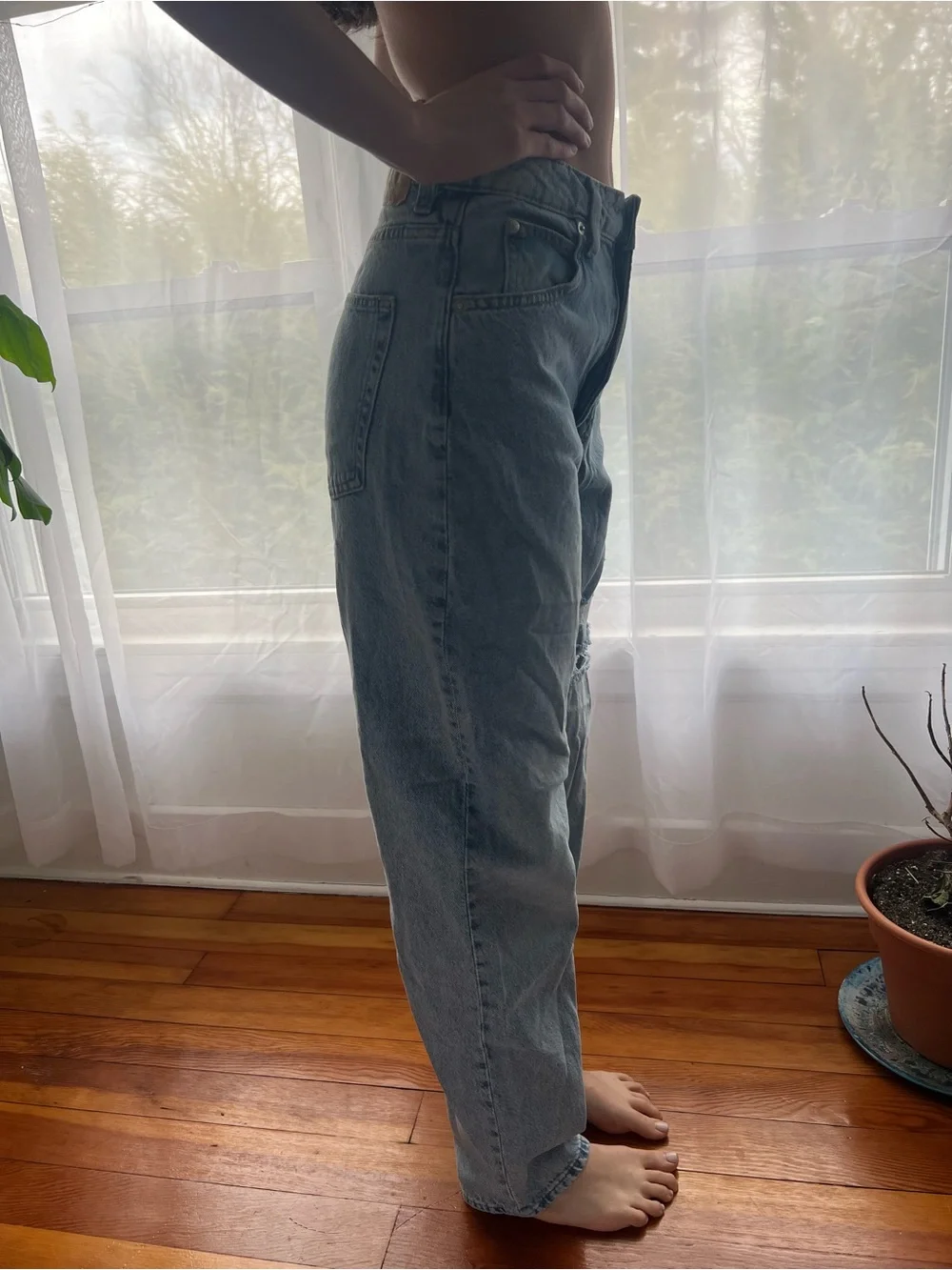Light Blue Distressed Women's Relaxed Fit Jeans